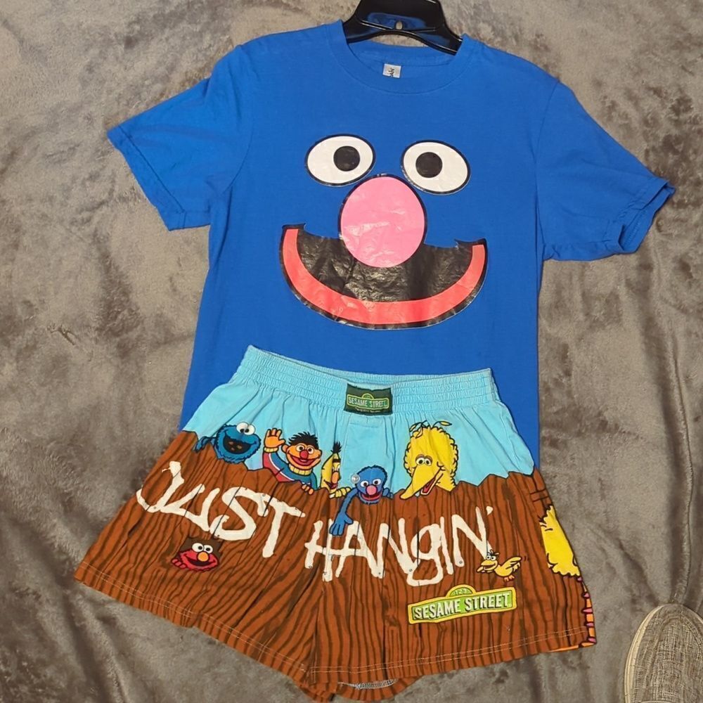 cool bundle adorable Grover t-shirt & matching Sesame Street lounge shorts